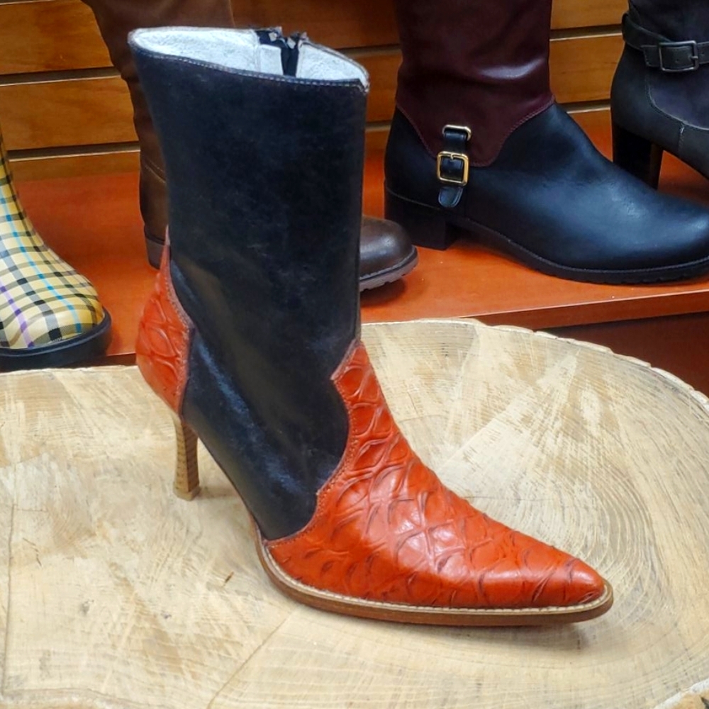 Brand New Los Altos Womans Boot